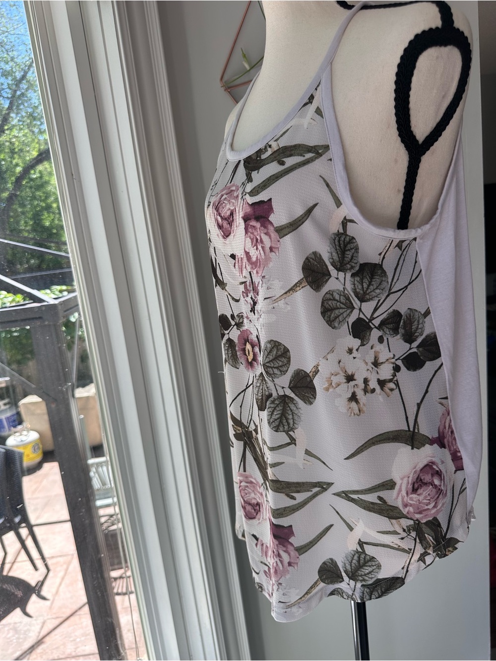 KISMET Floral Print Racerback Tank Top - White with Pink Roses Size Medium - Picture 4 of 7
